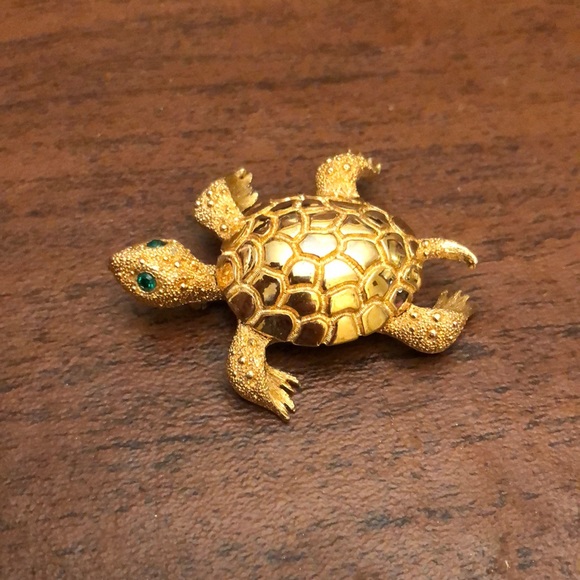 Monet Jewelry - Turtle 🐢 brooch/pin